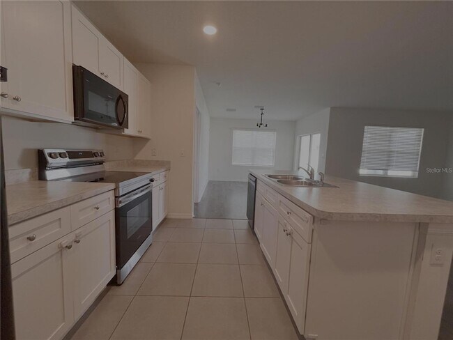 Building Photo - 5001 SW 97th Pl