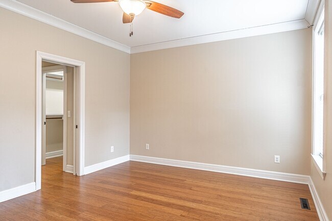 Building Photo - 445 N May St