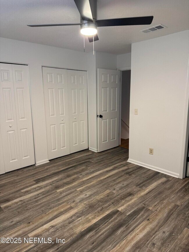 Building Photo - 3801 Crown Point Rd