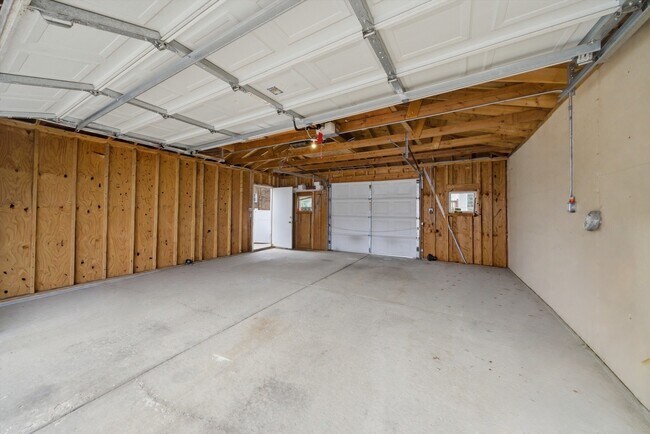 Building Photo - 2231 N 75th Ave