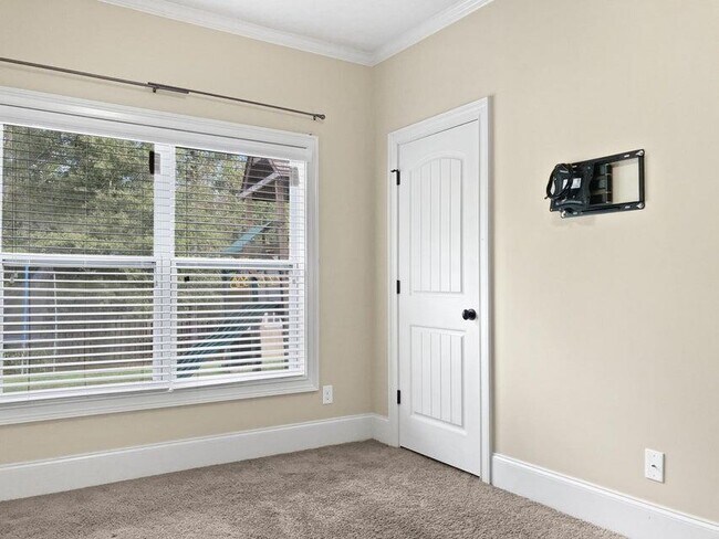 Building Photo - 8614 Crenshaw Dr