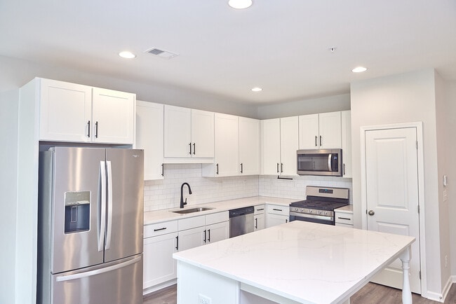 Building Photo - 2890 Regal Park Dr NW