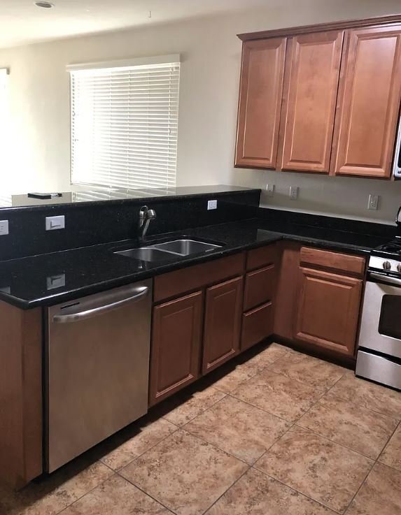 Building Photo - 10450 S Cutting Horse Dr