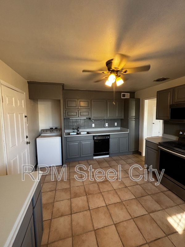 Building Photo - 2521 Emilia St