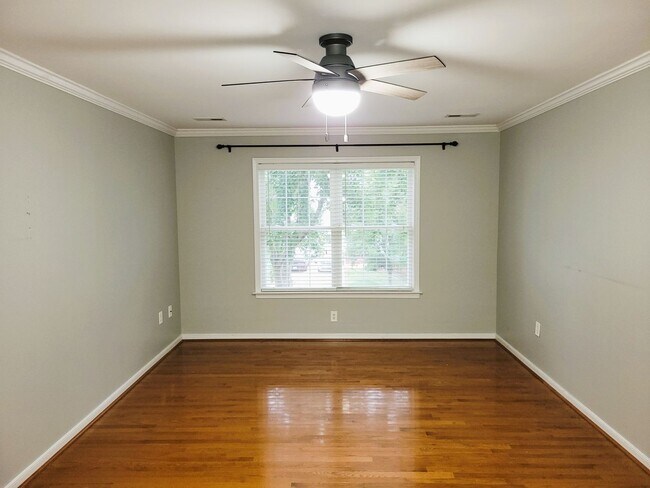 Building Photo - Large contemporary in Birkdale Subdivision...