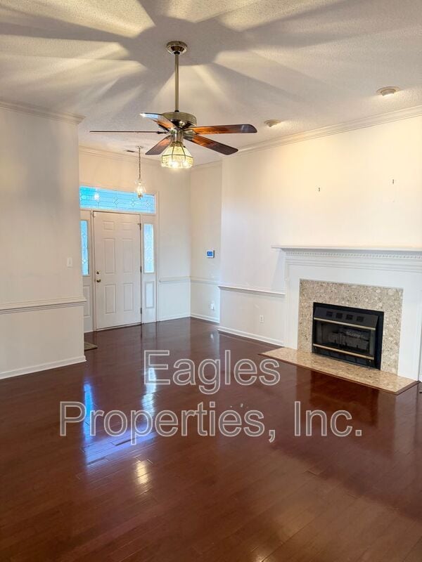 Building Photo - 107 Roundtree Ln