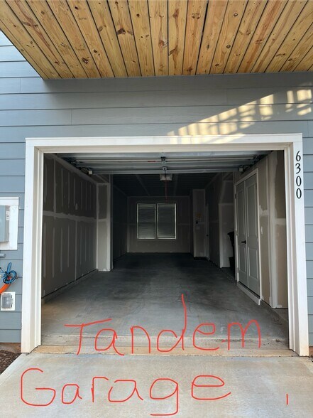 2 Car Garage - 6300 Cleburne Ct