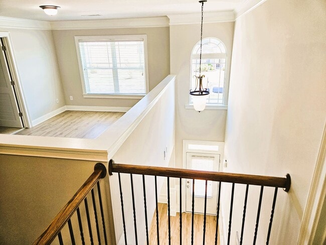 Building Photo - 5 Bedroom / 4 Bath Single Family Home