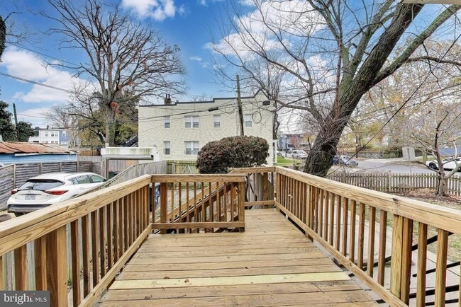 Building Photo - 628 Madison St NW