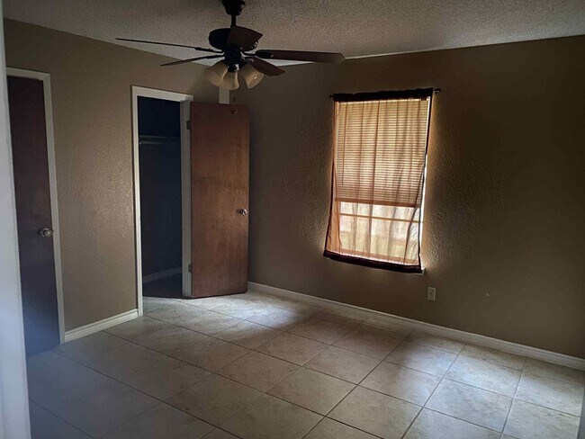 Building Photo - 217 Fletcher Dr