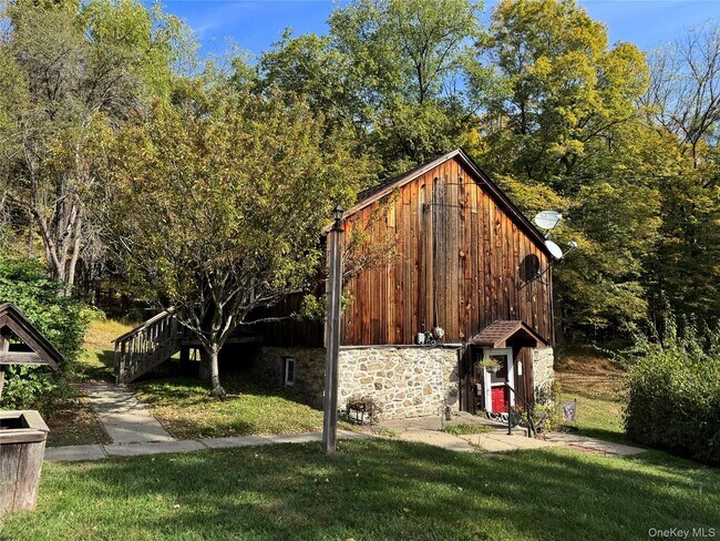 Building Photo - 84 Foster Rd