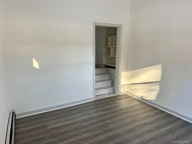 Building Photo - 980 US-209