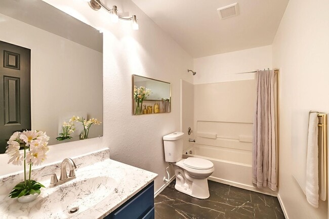 Building Photo - 5 bed | 3 bath | Corner lot | Fully remode...