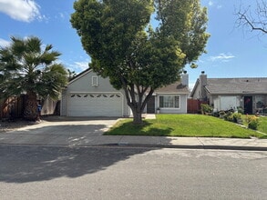 Building Photo - Spacious 3 Bedroom Home for $2250!