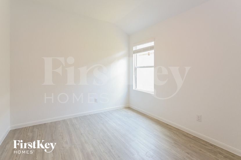 Building Photo - 6728 Beehive Dr