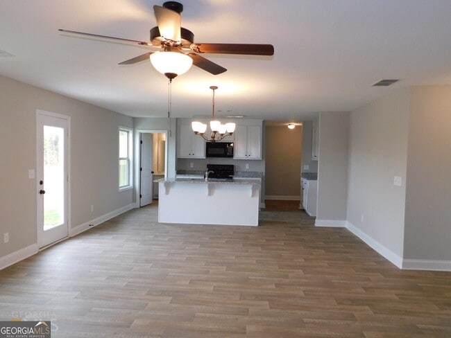 Building Photo - 2214 Savannah Dr