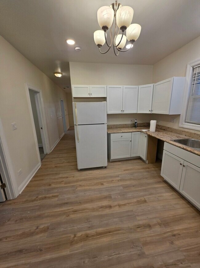 Building Photo - 10548 S Ave J