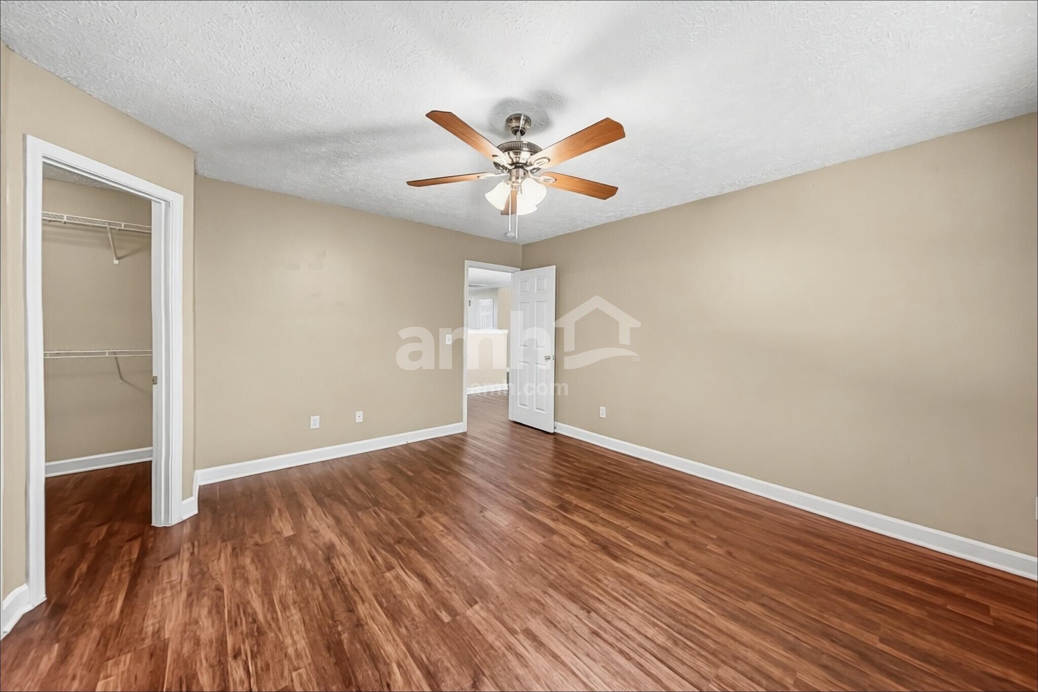 Building Photo - 8028 Meadowview Ln