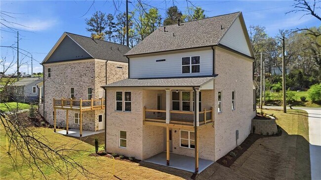 Building Photo - 120 Poplar St