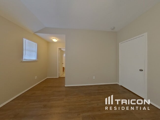 Building Photo - 33107 Cottonwood Bend