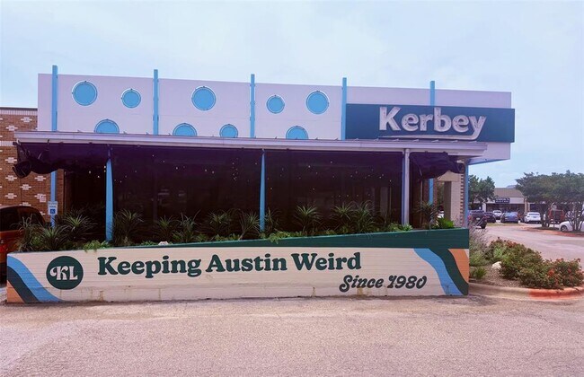 Building Photo - 2200 Dickson Dr