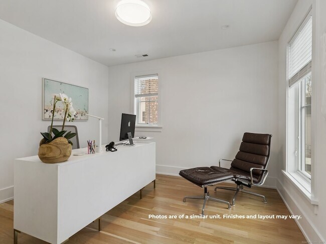 Building Photo - 14 White Barns Ln