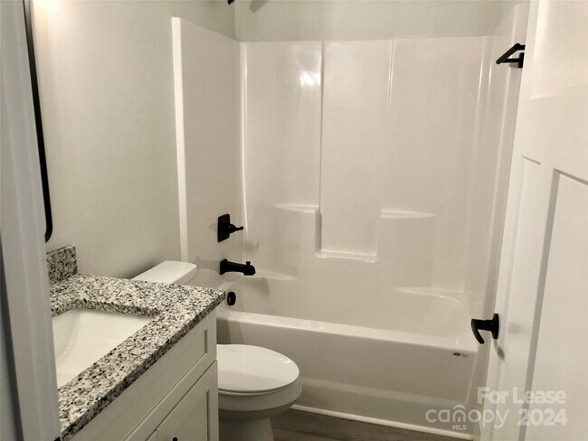 Building Photo - 432 3rd St SW