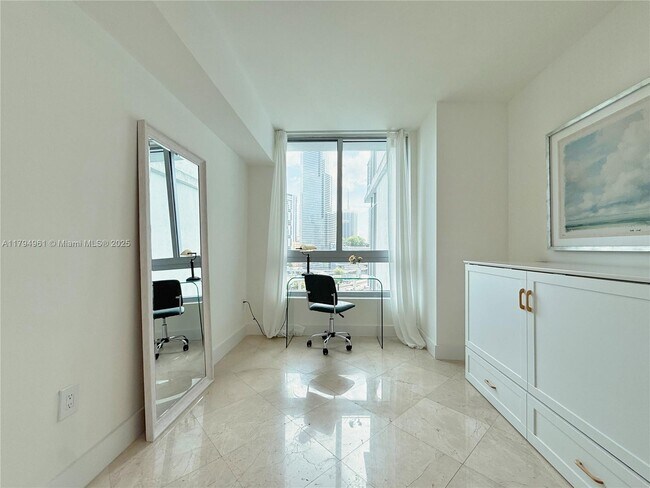 Building Photo - 350 S Miami Ave