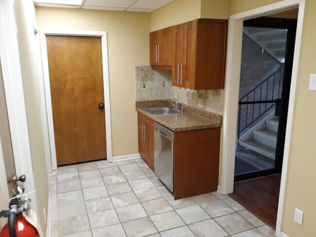 Building Photo - 7514 N Mopac Expy