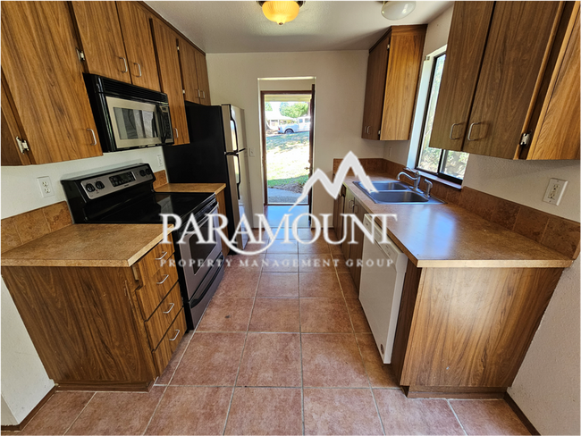 Building Photo - 3 Bedroom 2 Bath Oasis in Port Orchard!