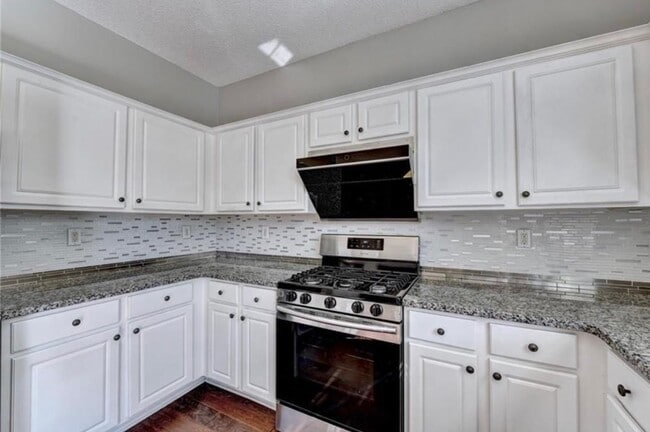 Building Photo - 300 Treyford Ct