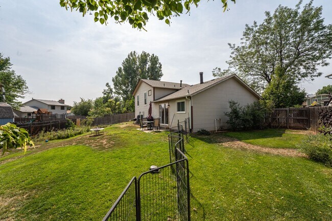 Building Photo - 3 bed, 2 bath Tri-Level in Brown Farm Subdivision