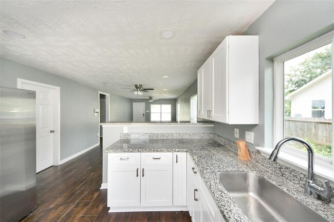 Building Photo - 2802 Bringhurst St