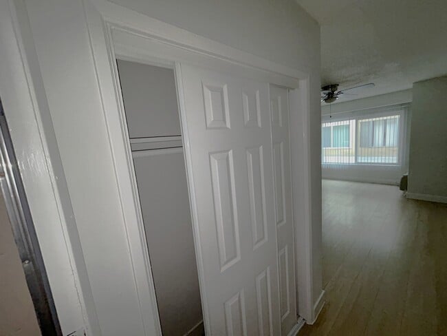Building Photo - 535 S Catalina St