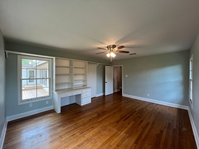 Building Photo - UPDATED HOME IN LAMAR PARK!!