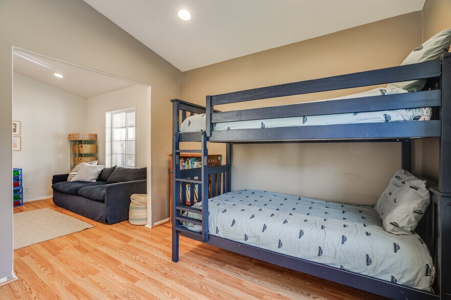 Building Photo - 1169 Aztec