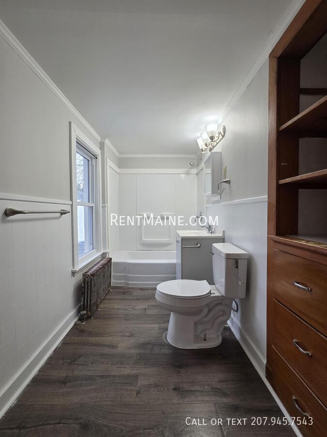 Building Photo - 302 Turner St