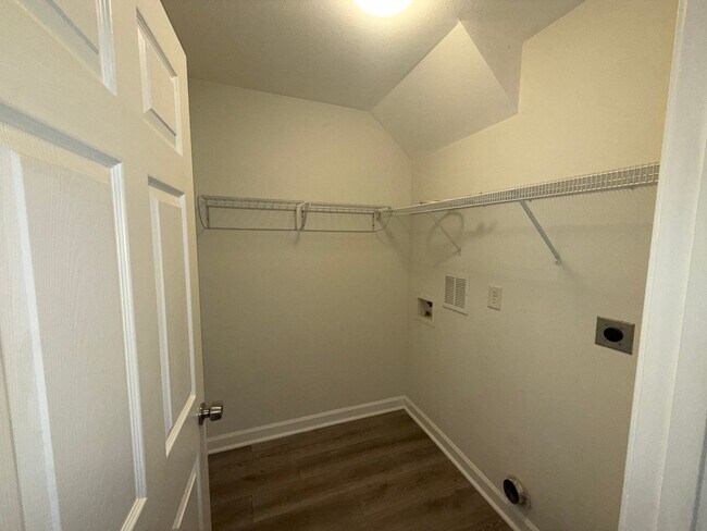 Building Photo - 2145 Pavilion Ct