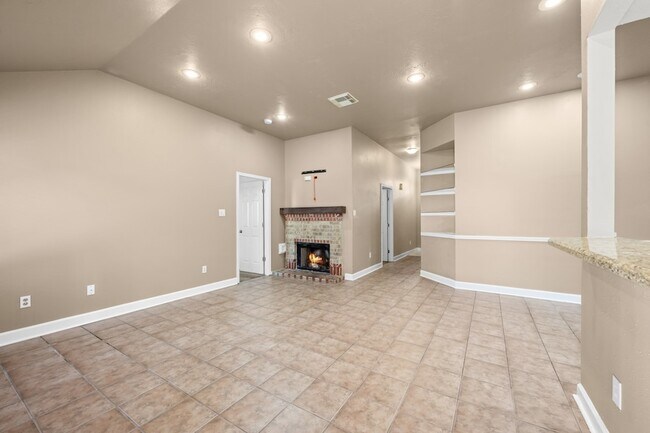 Building Photo - 12130 La Salle Oaks