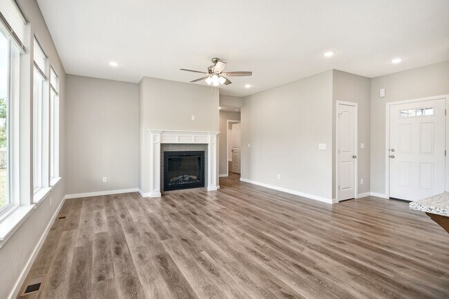 Building Photo - Great spacious home in Willard