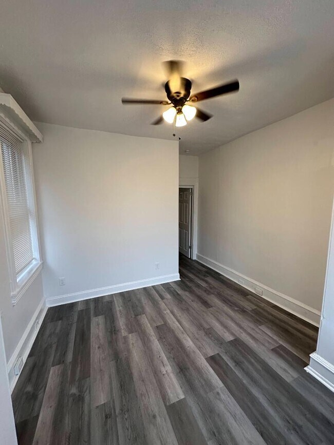 Building Photo - 2449 N 33rd St