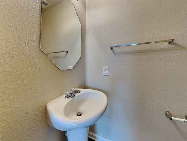 Building Photo - 2618 Bammelwood Dr