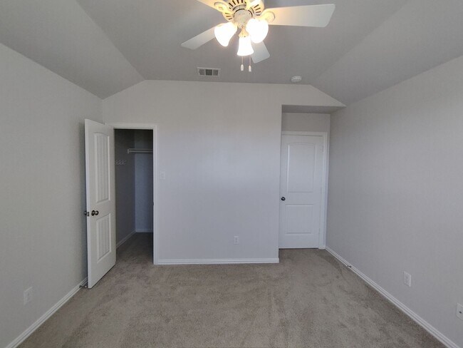 Building Photo - Gorgeous two story house (4BD/3BA) with a ...