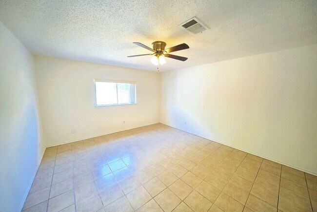 Building Photo - Charming 3-Bedroom Home in Ashley Place - ...