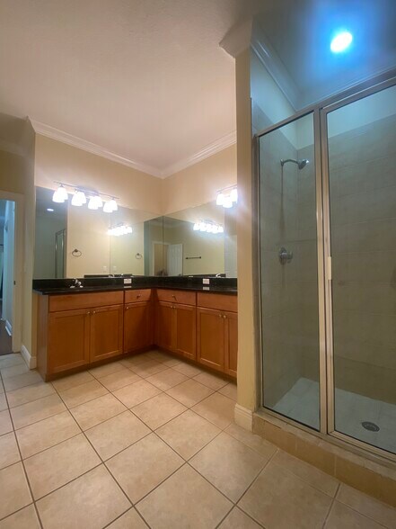 Building Photo - 241 Valencia Cir