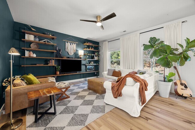 Building Photo - Discover this stunning 3-bedroom, 2.5-bath...