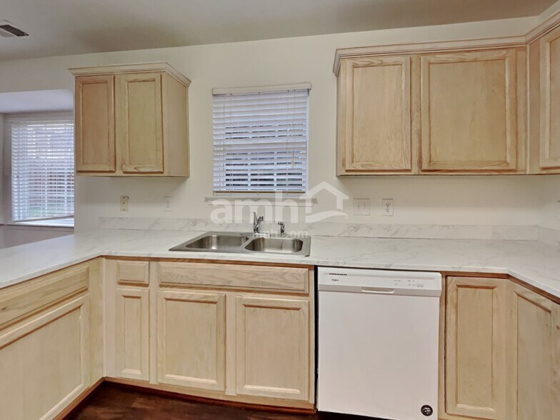 Building Photo - 126 Elrosa Rd