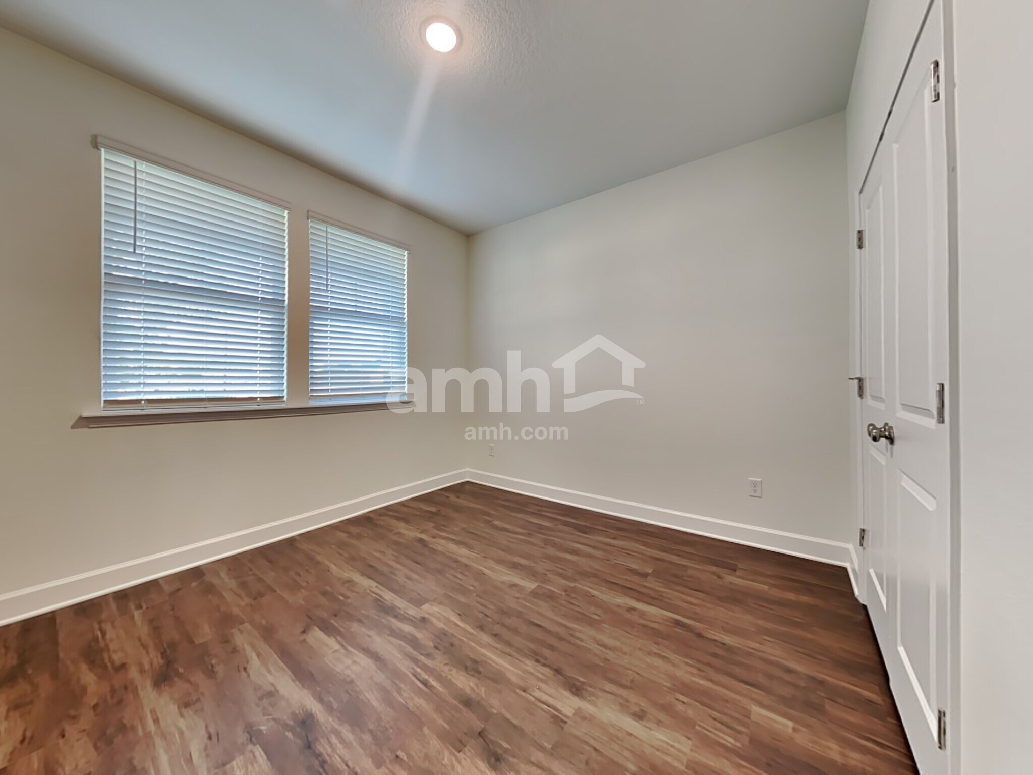 Building Photo - 933 Tan Tara Trl