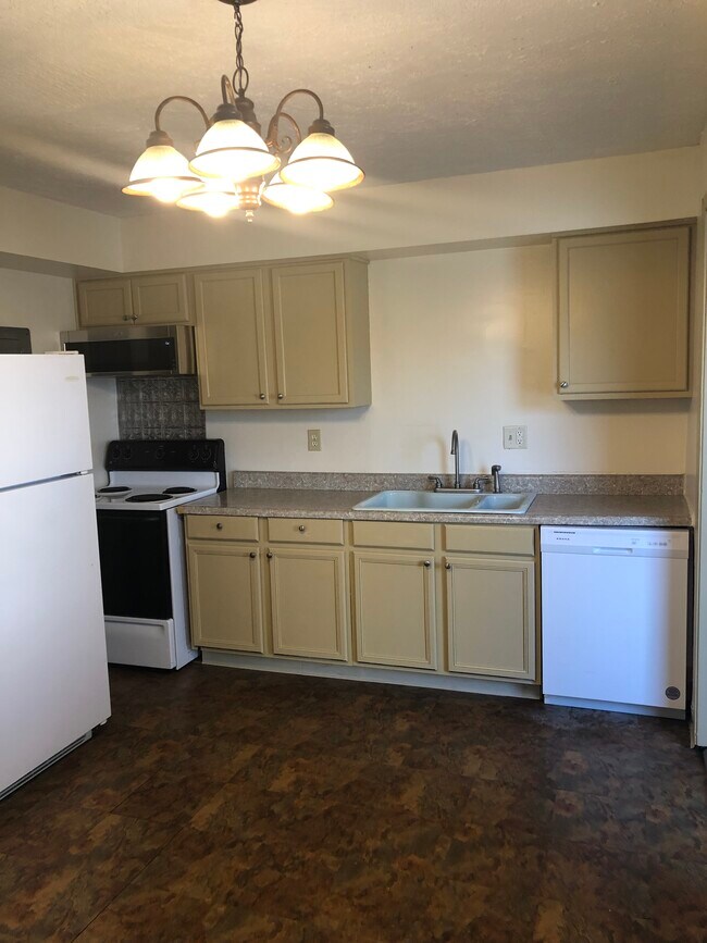 Building Photo - 2480 Agler Rd
