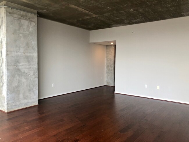 Building Photo - Stunning 2 Bedroom Condo ~ Silo Point